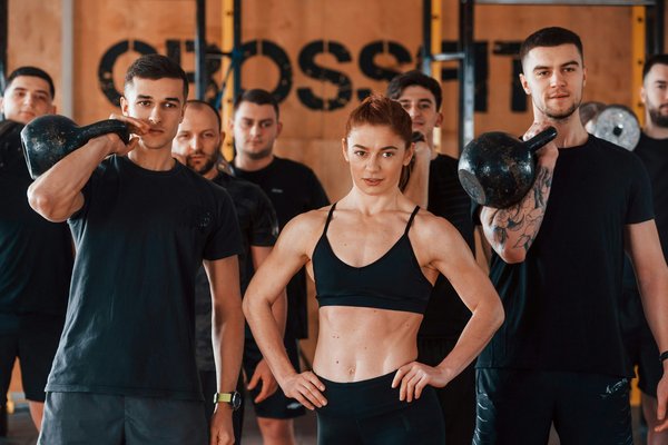 Comment bien s'équiper en accessoires et vêtements crossfit pour homme et femme ?